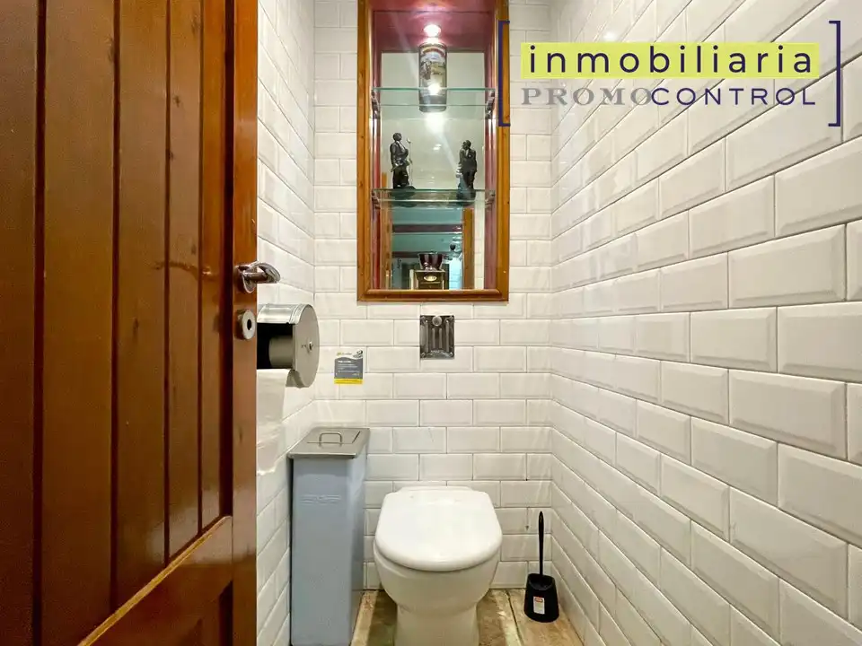 Baño de Local en traspaso en Zaragoza con Aire acondicionado, Calefacción y Parquet