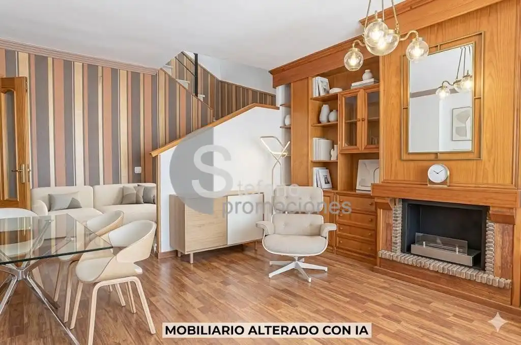 Sala d'estar de Casa adosada en venda en Málaga amb Aire condicionat, Terrassa i Traster