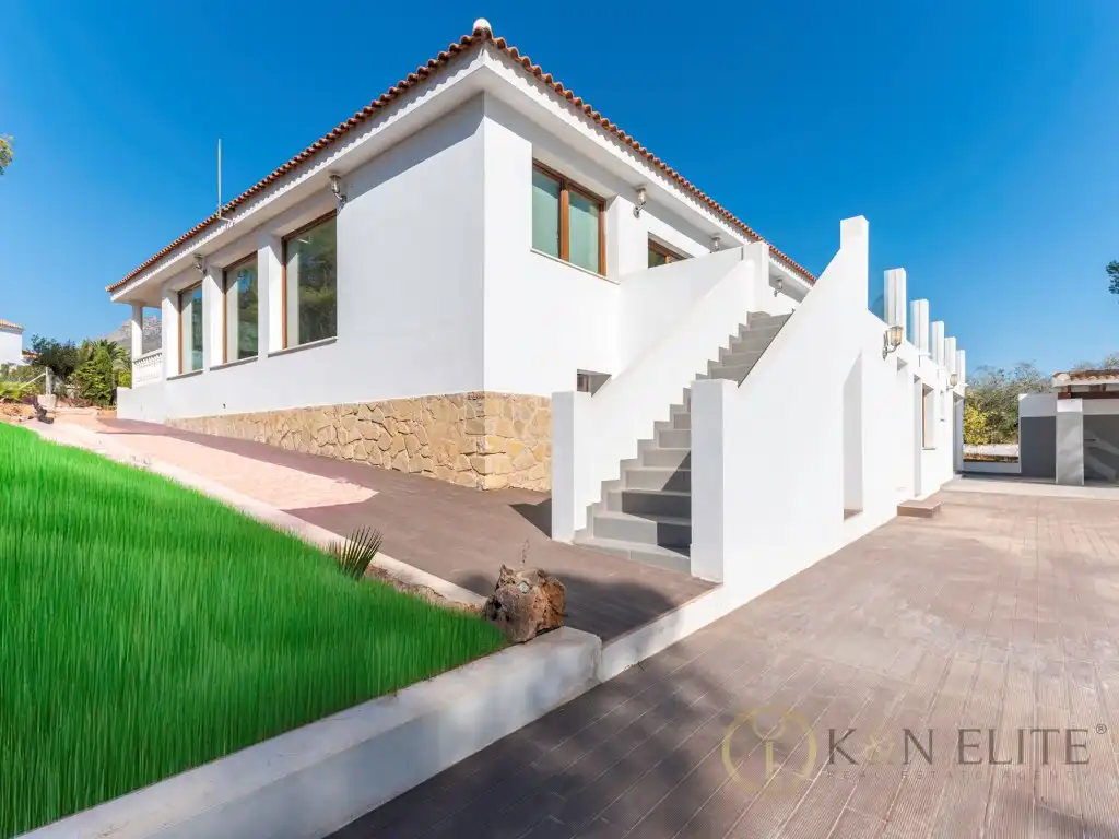 Casa con piscina en venta en Avenida Coloma, imagen 2