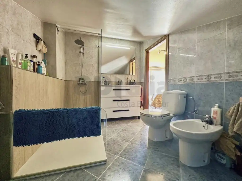 Baño de Casa adosada en venta en Lloret de Mar con Calefacción, Jardín privado y Terraza