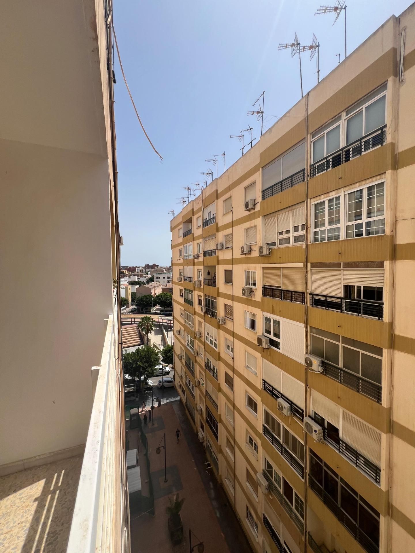 Vista exterior de Apartament de lloguer en  Almería Capital