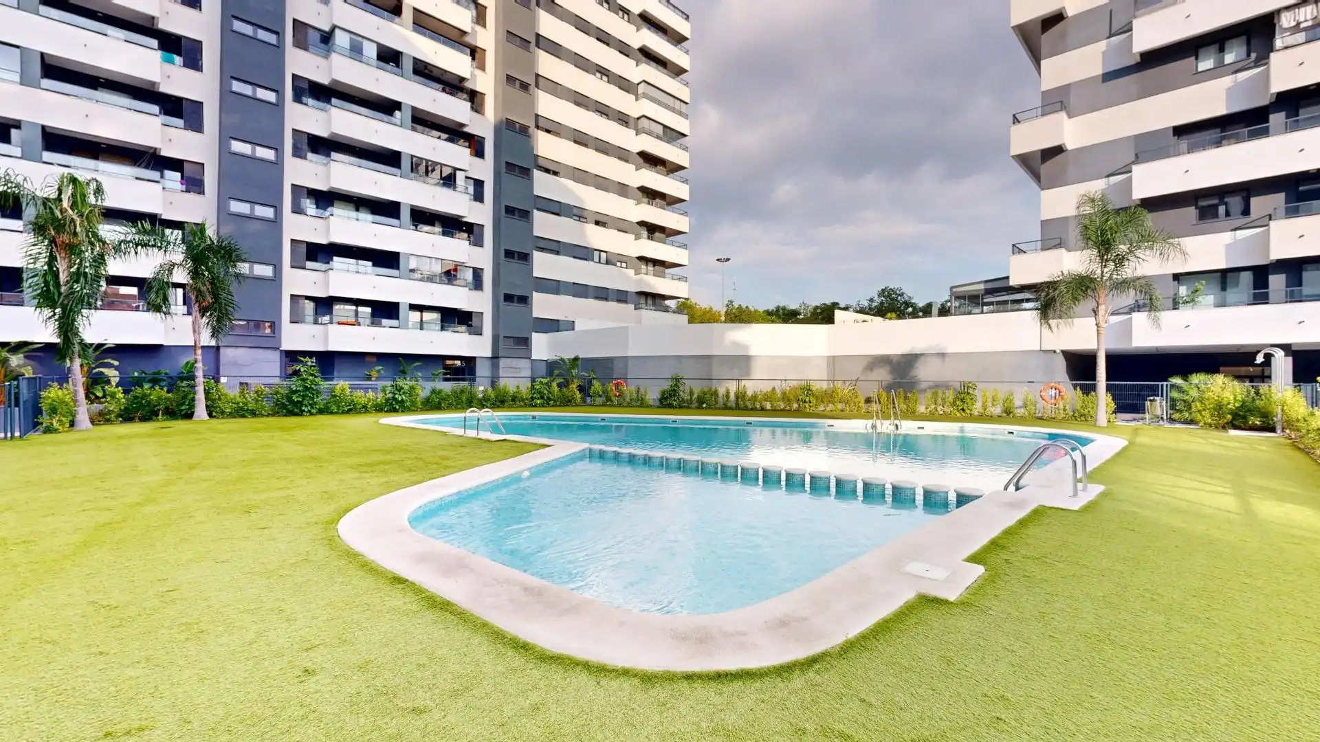 Swimming pool of Flat for sale in Benicalap