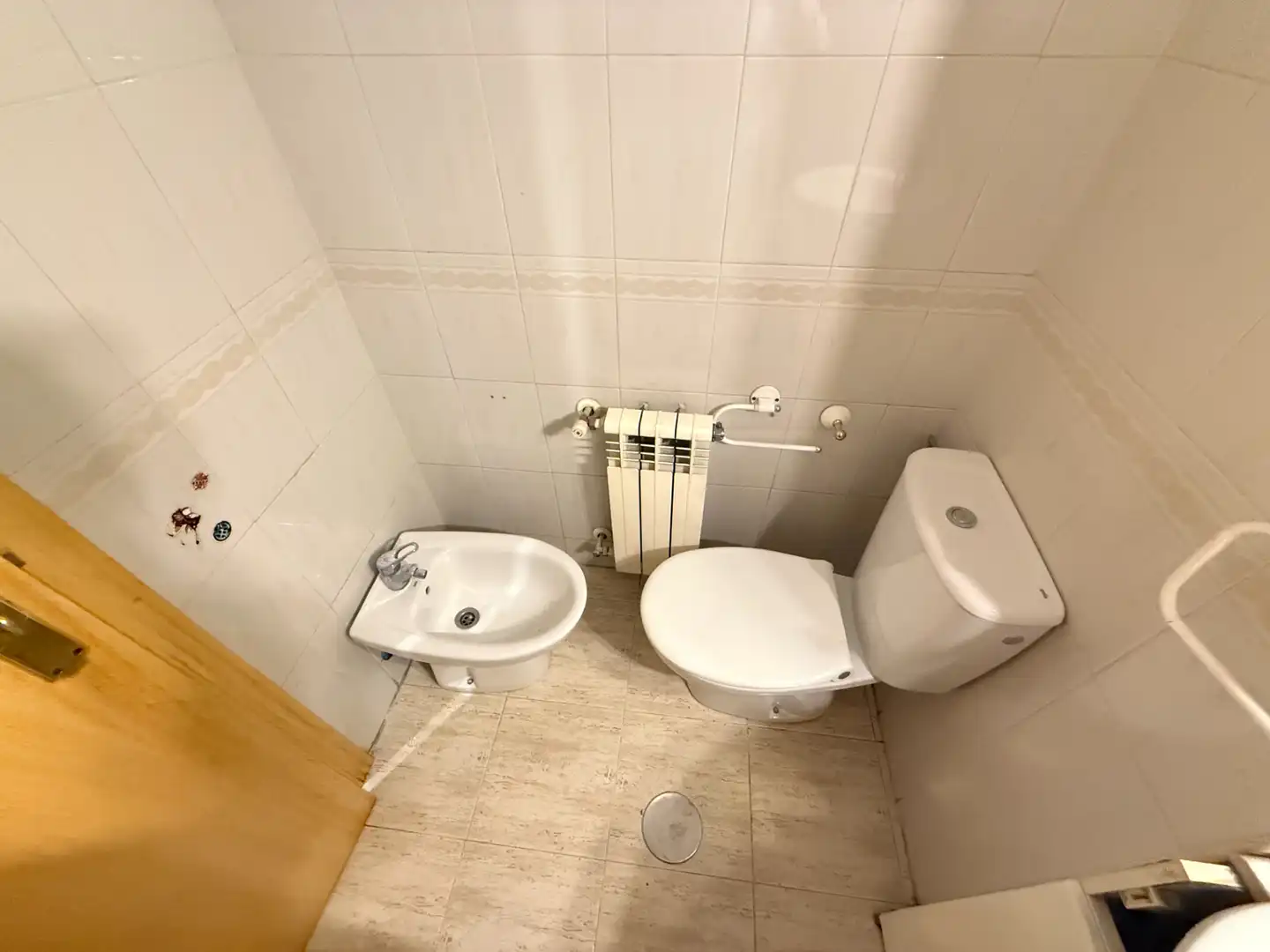 Bathroom of Flat for sale in Madrid  with Air Conditioner, Heating and Storage room