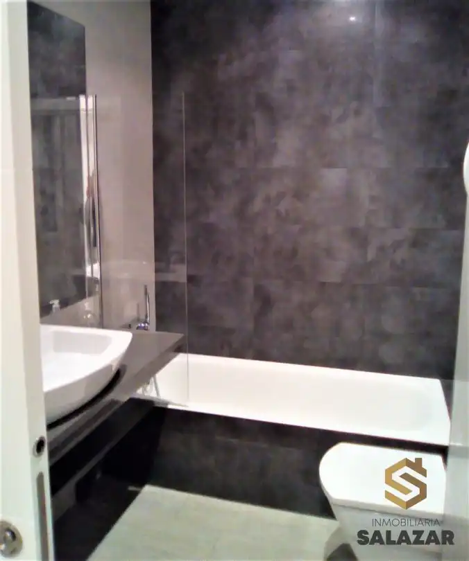 Baño de Piso de alquiler en Bilbao  con Calefacción y Microondas