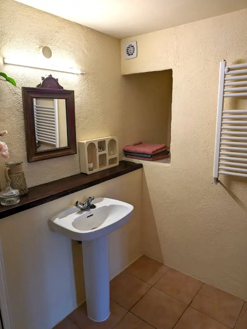 Badezimmer von Country house zum Verkauf in El Perelló mit Heizung und Balkon