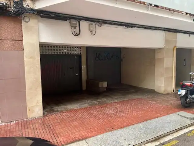 Garage zum Verkauf in Esplugues de Llobregat