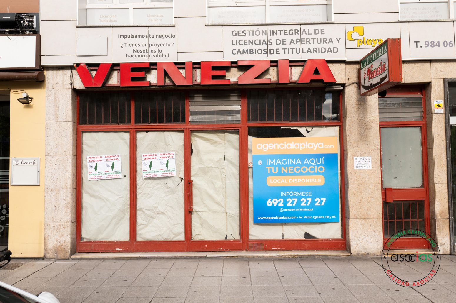 Vista exterior de Local en venda en Gijón 