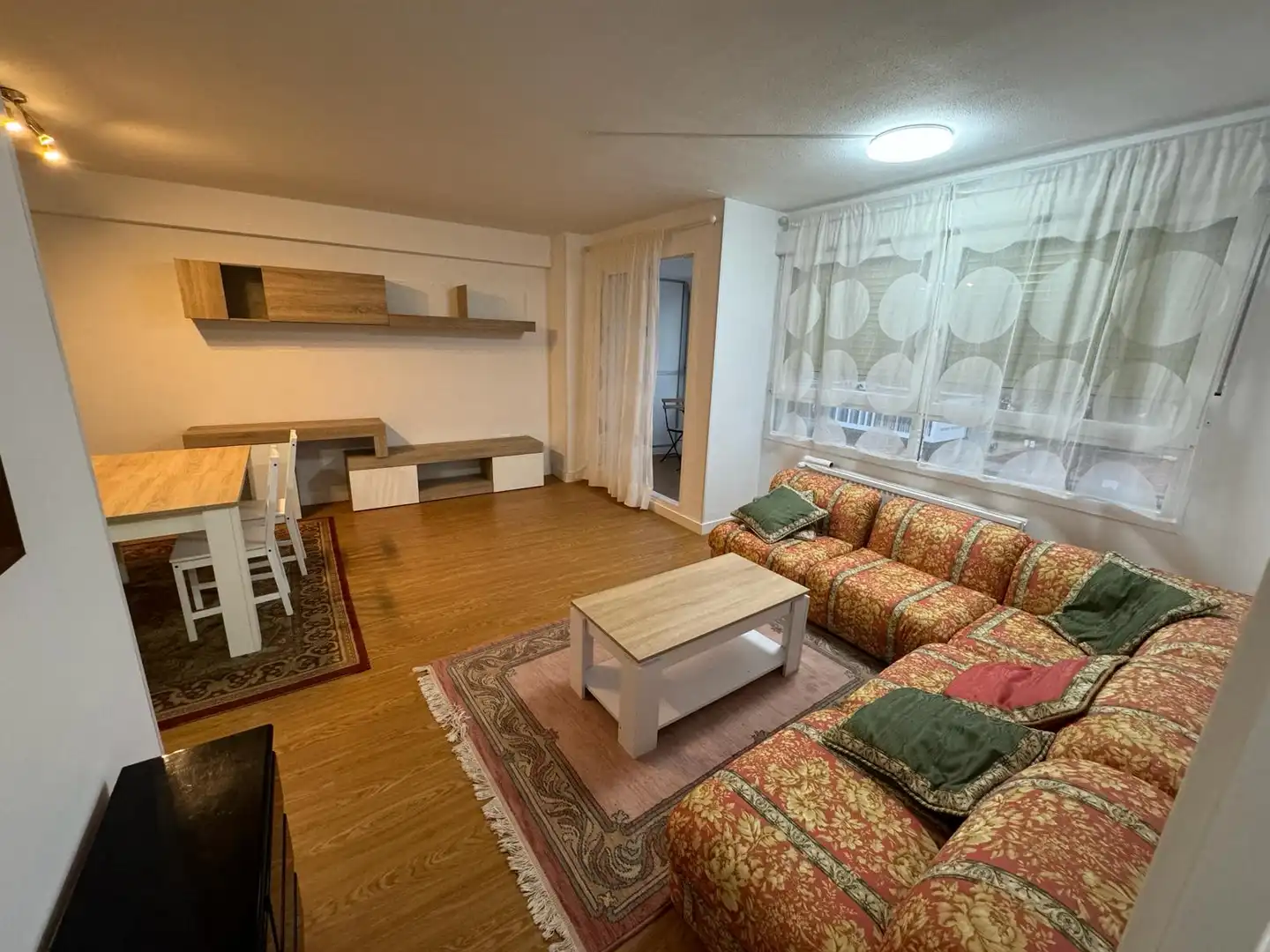 Sala de estar de Apartamento de alquiler en Burgos con Calefacción, Parquet y Amueblado