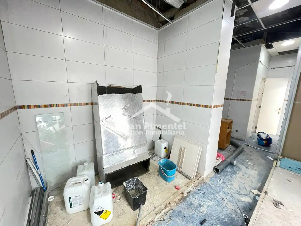 Badezimmer von Geschaftsraum zum Verkauf in Estepona mit Klimaanlage