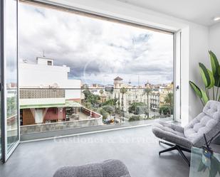 Exterior view of Flat for sale in Las Palmas de Gran Canaria  with Terrace, Furnished and Oven