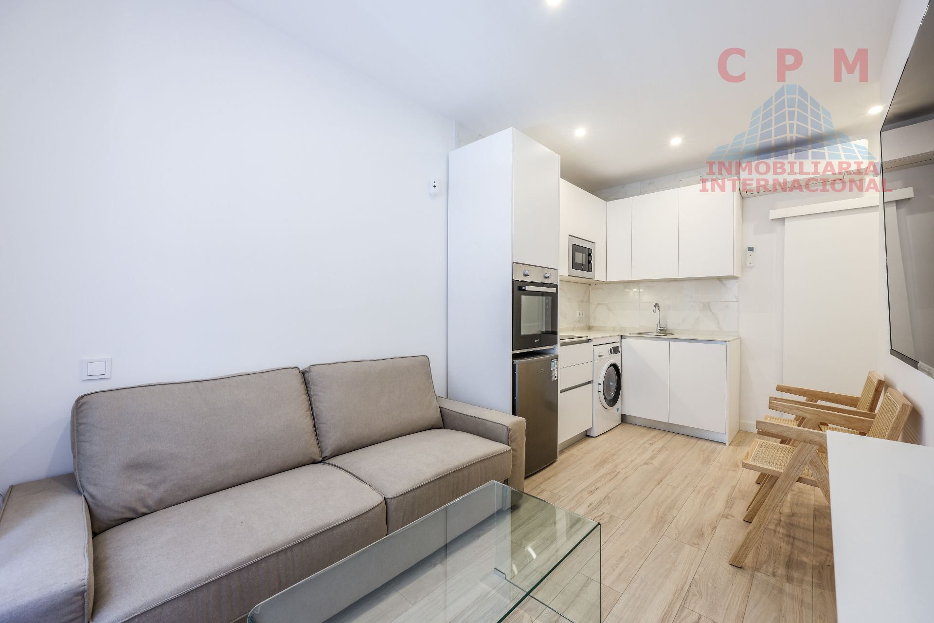 Living room of Flat to rent in  Madrid Capital  with Air Conditioner, Heating and Parquet flooring