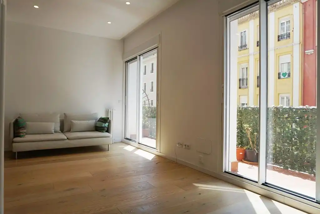 Flat with terrace to rent in Calle de Menorca 23, imagen 3
