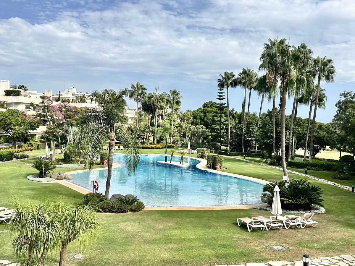 Swimming pool of Apartments for sale in Marbella  with Air Conditioner, Heating and Terrace