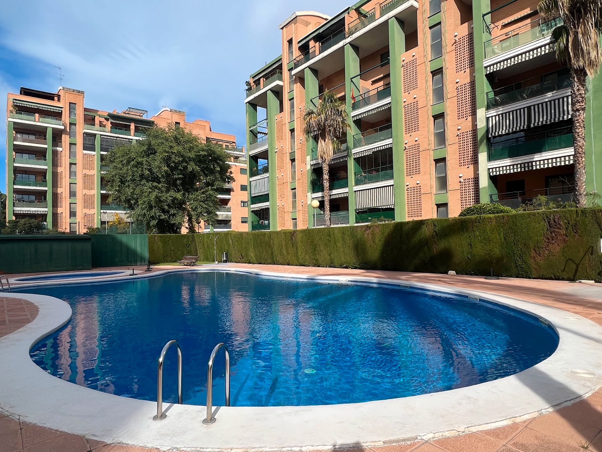 Piscina de Pis en venda en Paterna amb Aire condicionat, Calefacció i Jardí privat