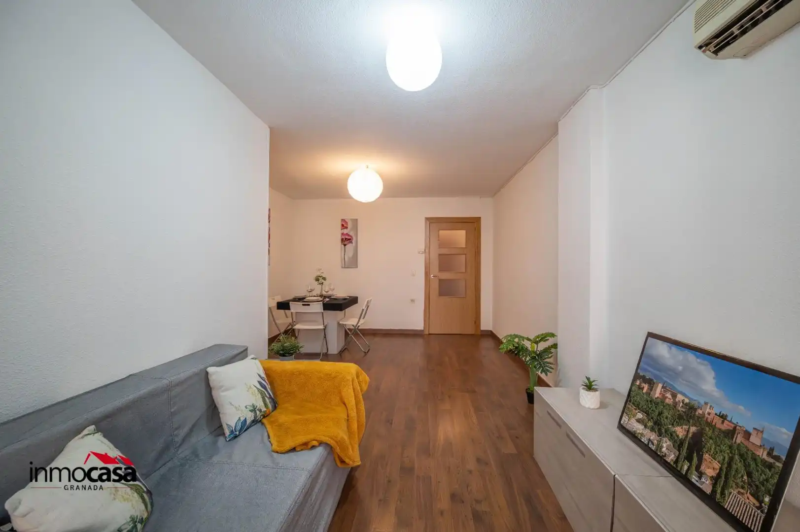 Living room of Flat for sale in Granada  with Air Conditioner, Heating and Balcony