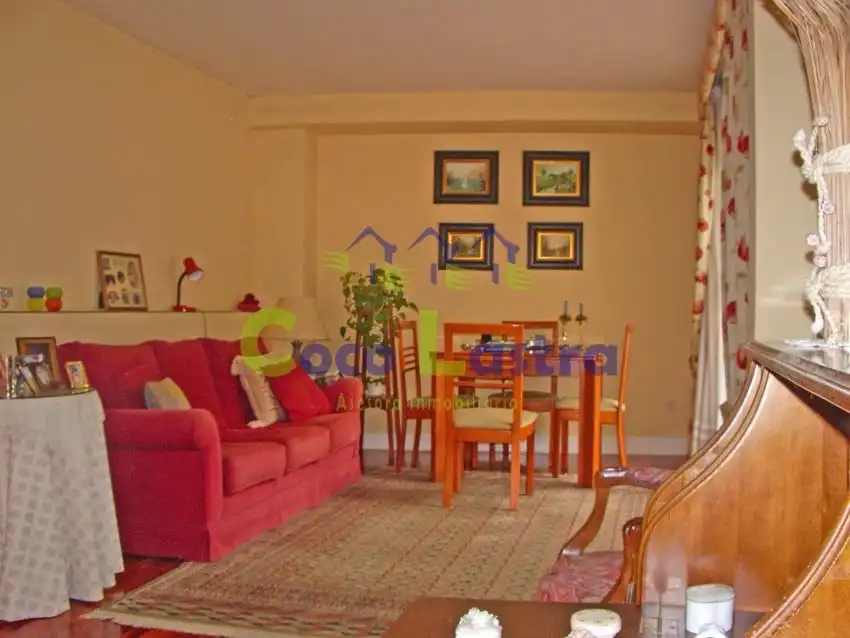 Sala d'estar de Casa adosada en venda en Salamanca amb Calefacció, Terrassa i Traster