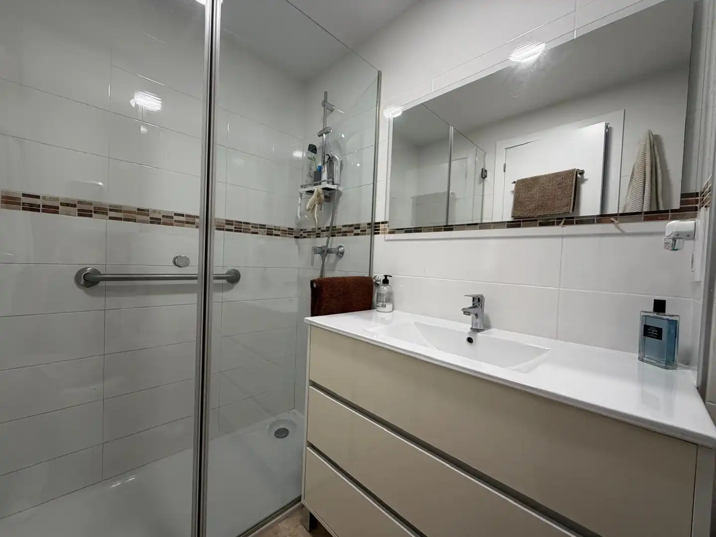 Bany de Apartament de lloguer en Sueca amb Parquet, Terrassa i Moblat
