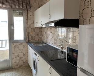 Kitchen of Flat to rent in Benavente  with Heating, Furnished and Oven