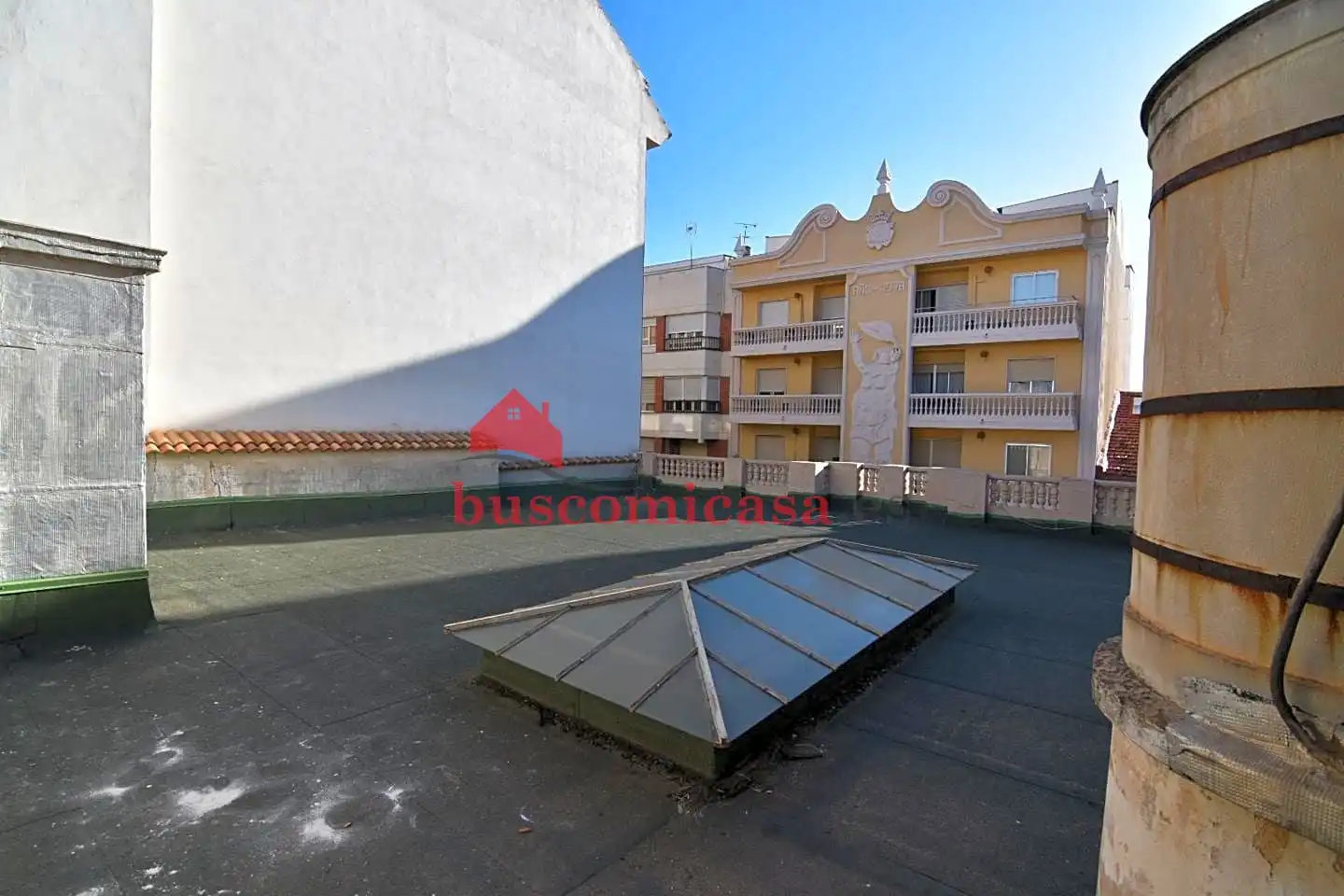 Vista exterior de Edificio en venta en Linares