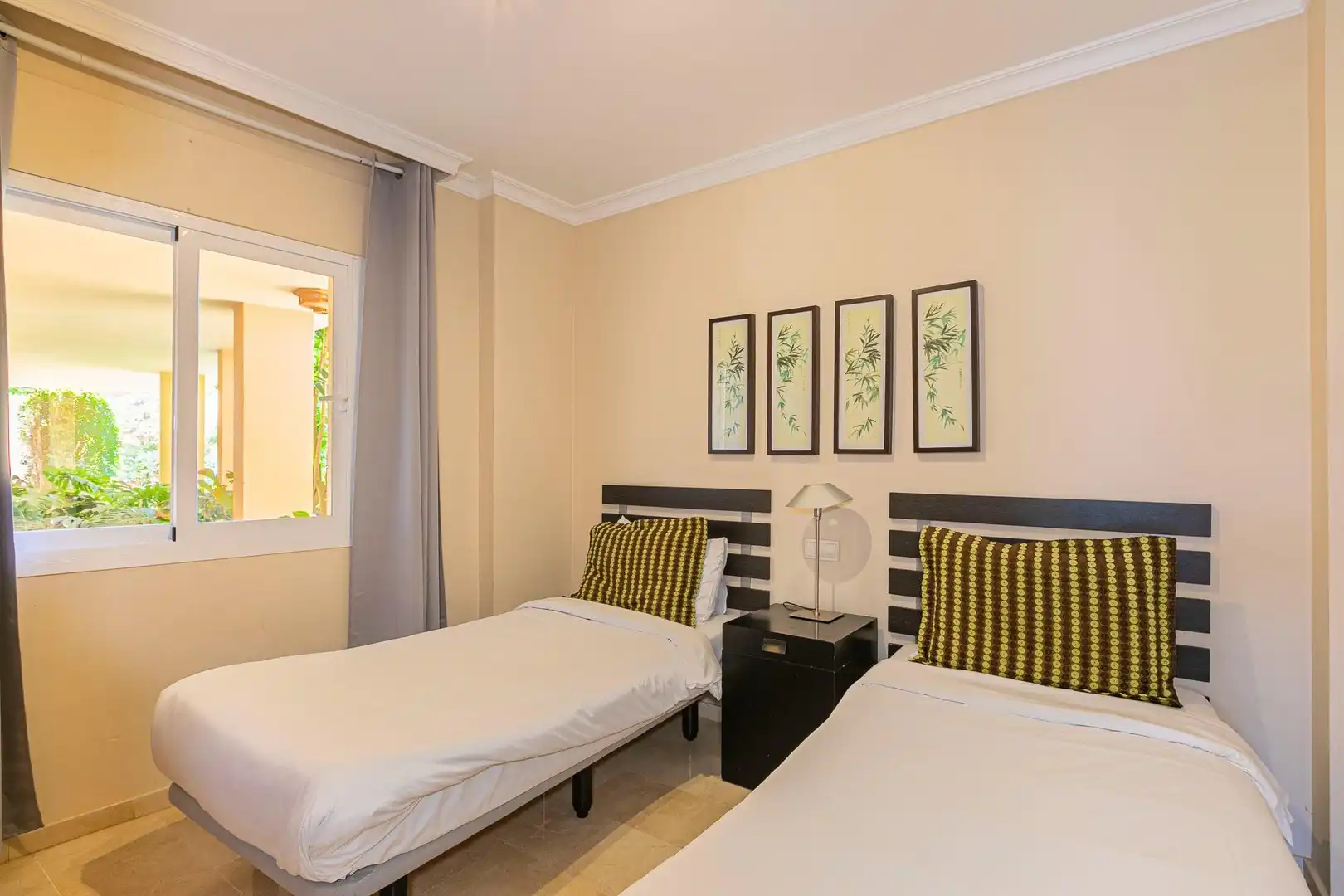 Dormitori de Planta baixa en venda en Mijas amb Aire condicionat, Jardí privat i Terrassa