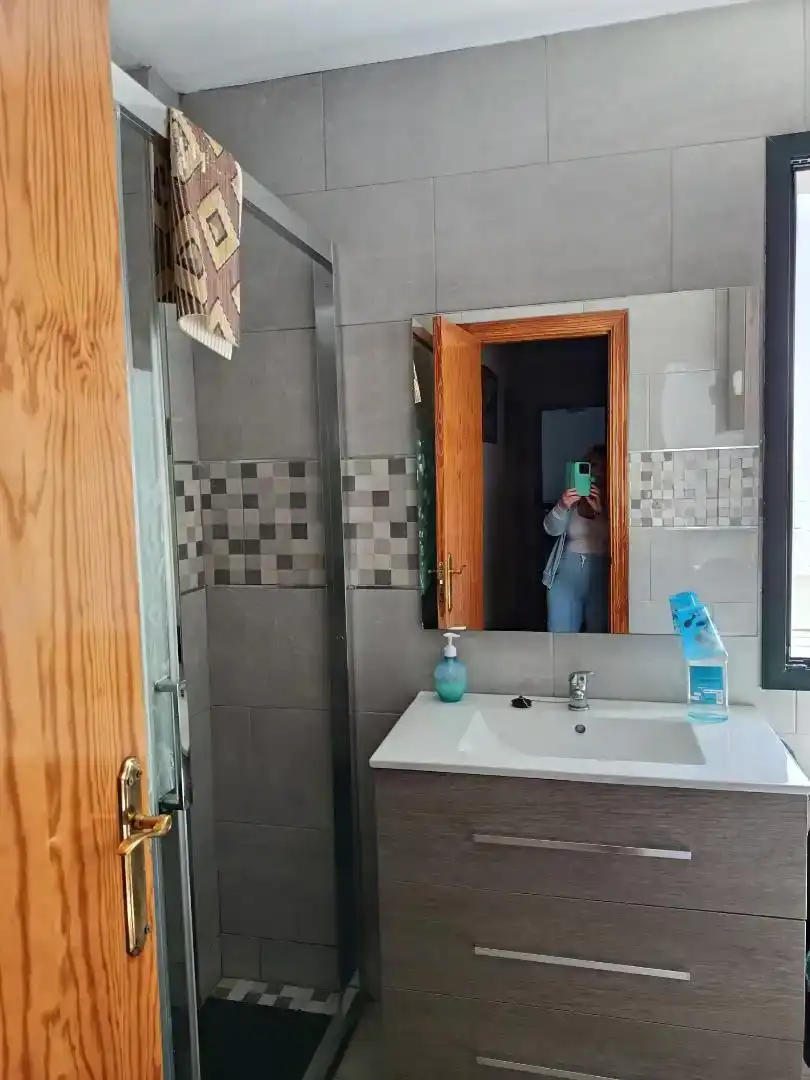 Baño de Casa adosada en venta en Castellar de la Frontera con Aire acondicionado, Trastero y Horno