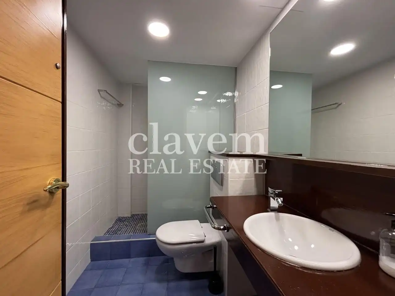 Bathroom of Flat for rent in Barcelona  with Heating, Furnished and Community pool