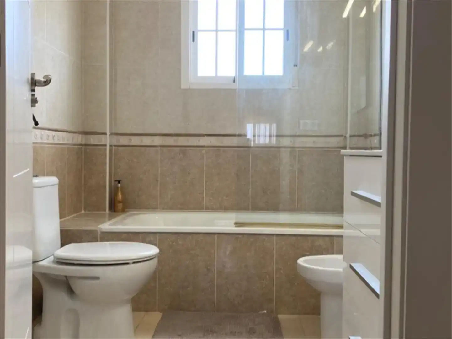 Bany de Casa o xalet de lloguer en Orihuela amb Aire condicionat, Piscina i Balcó