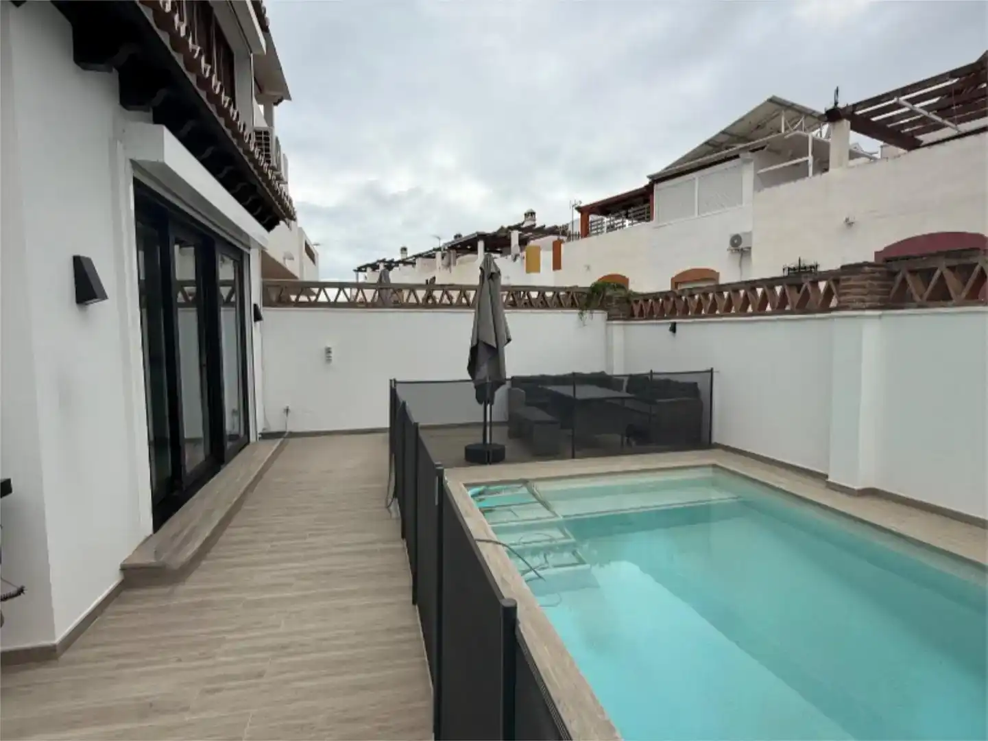 Terrassa de Pis en venda en Marbella amb Aire condicionat, Piscina i Balcó