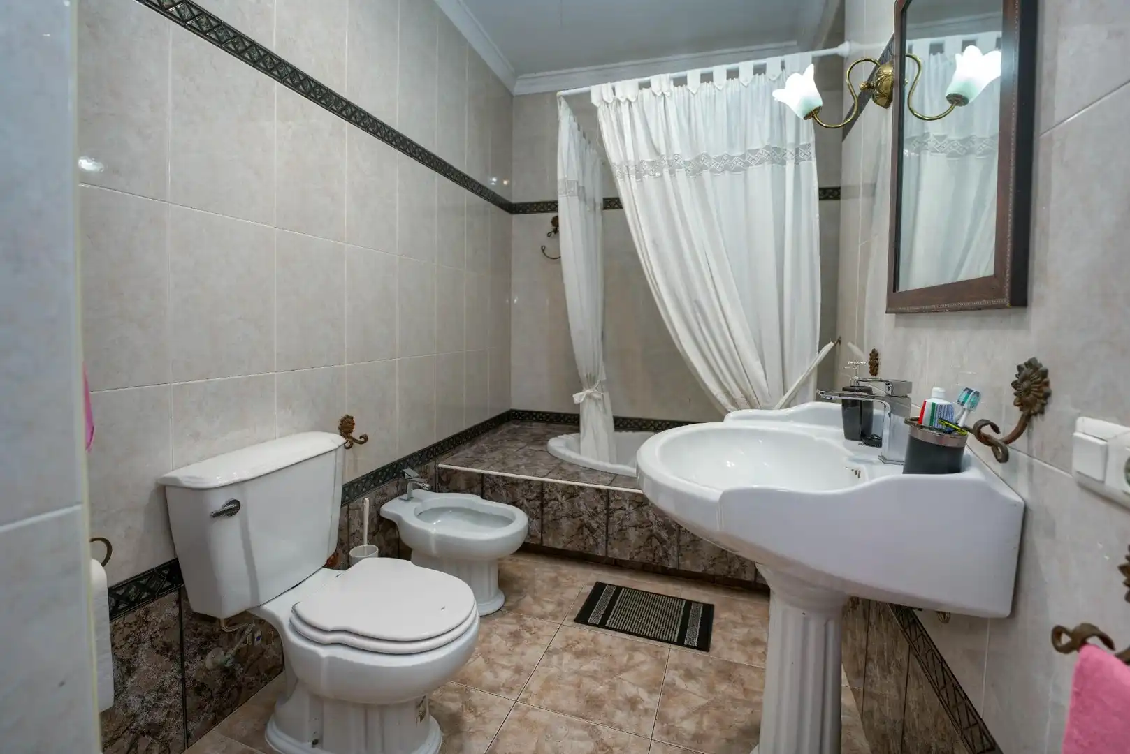 Baño de Casa adosada en venta en La Palma del Condado con Aire acondicionado, Calefacción y Terraza