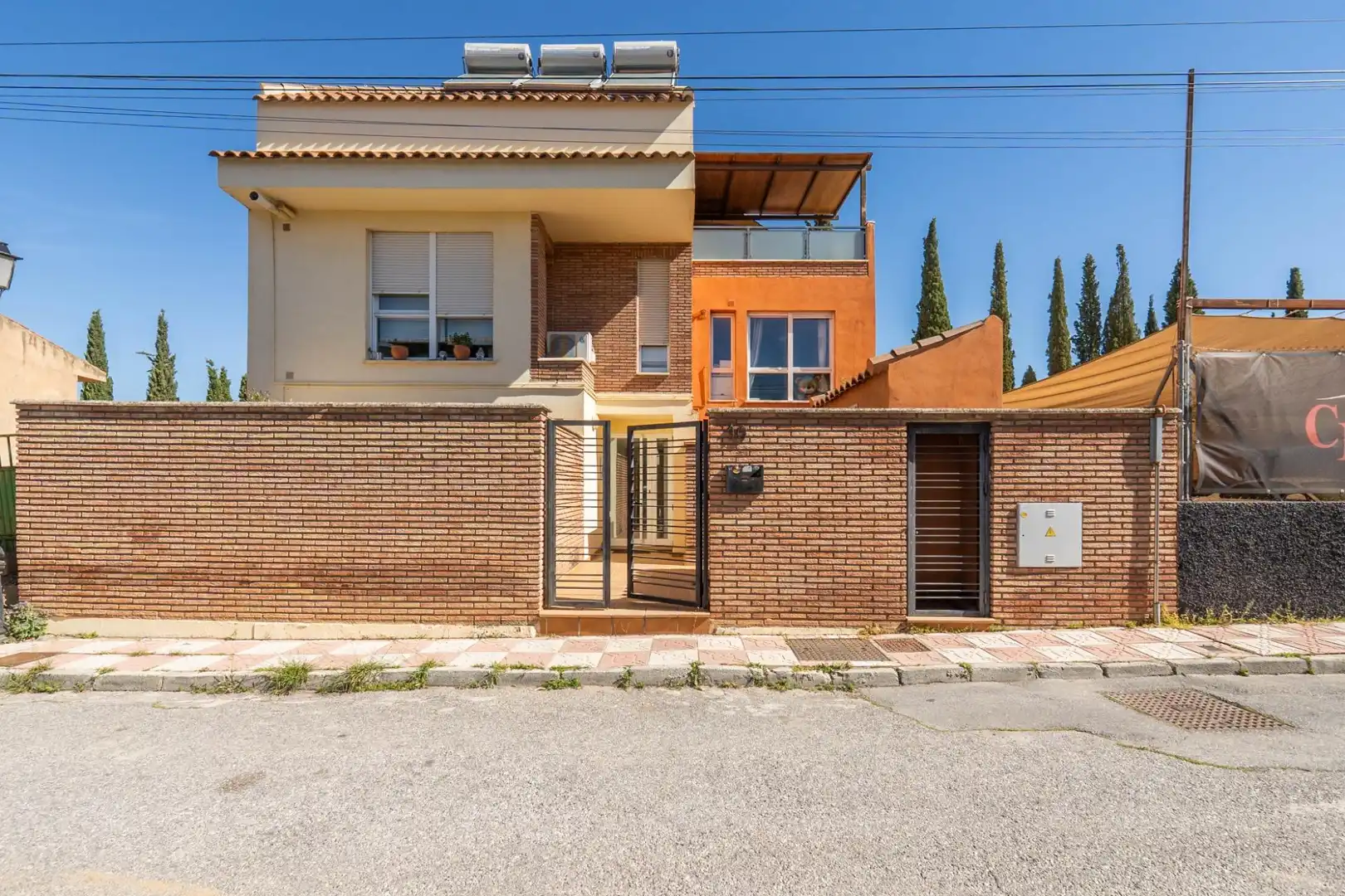 Vista exterior de Planta baja en venta en La Zubia con Terraza y Trastero