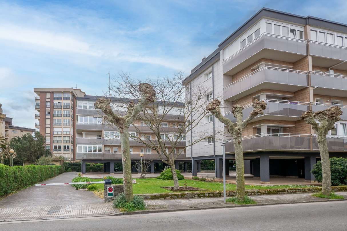 Exterior view of Flat for sale in Zarautz  with Heating, Terrace and Storage room