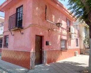 Vista exterior de Dúplex en venda en Brenes amb Aire condicionat