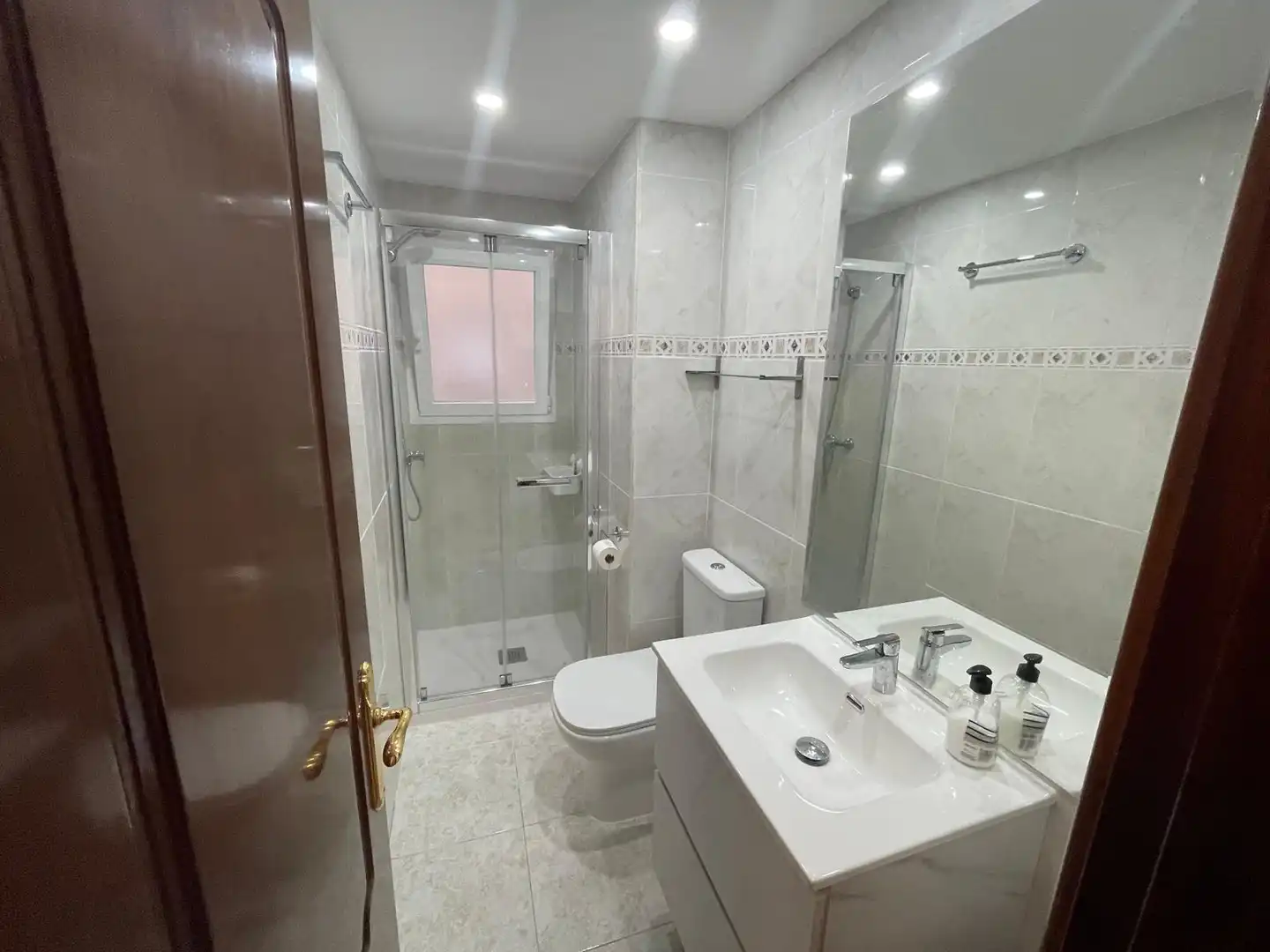 Bany de Casa o xalet per a compartir en Madrid amb Calefacció, Parquet i Moblat