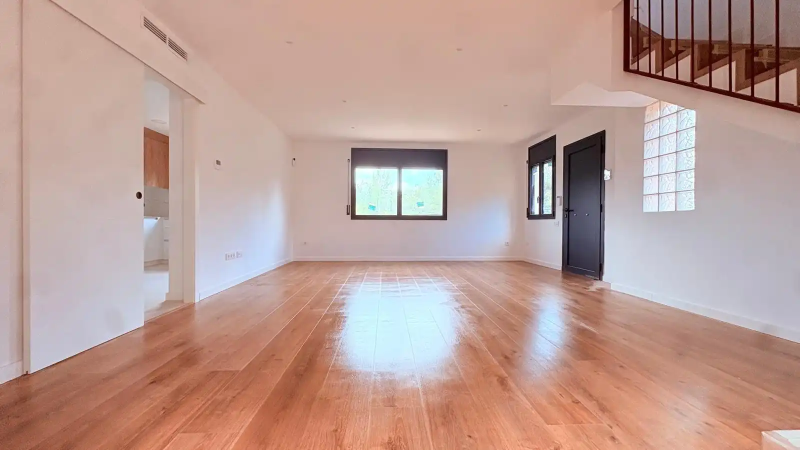 Sala de estar de Casa o chalet en venta en Castellar del Vallès con Calefacción, Parquet y Terraza