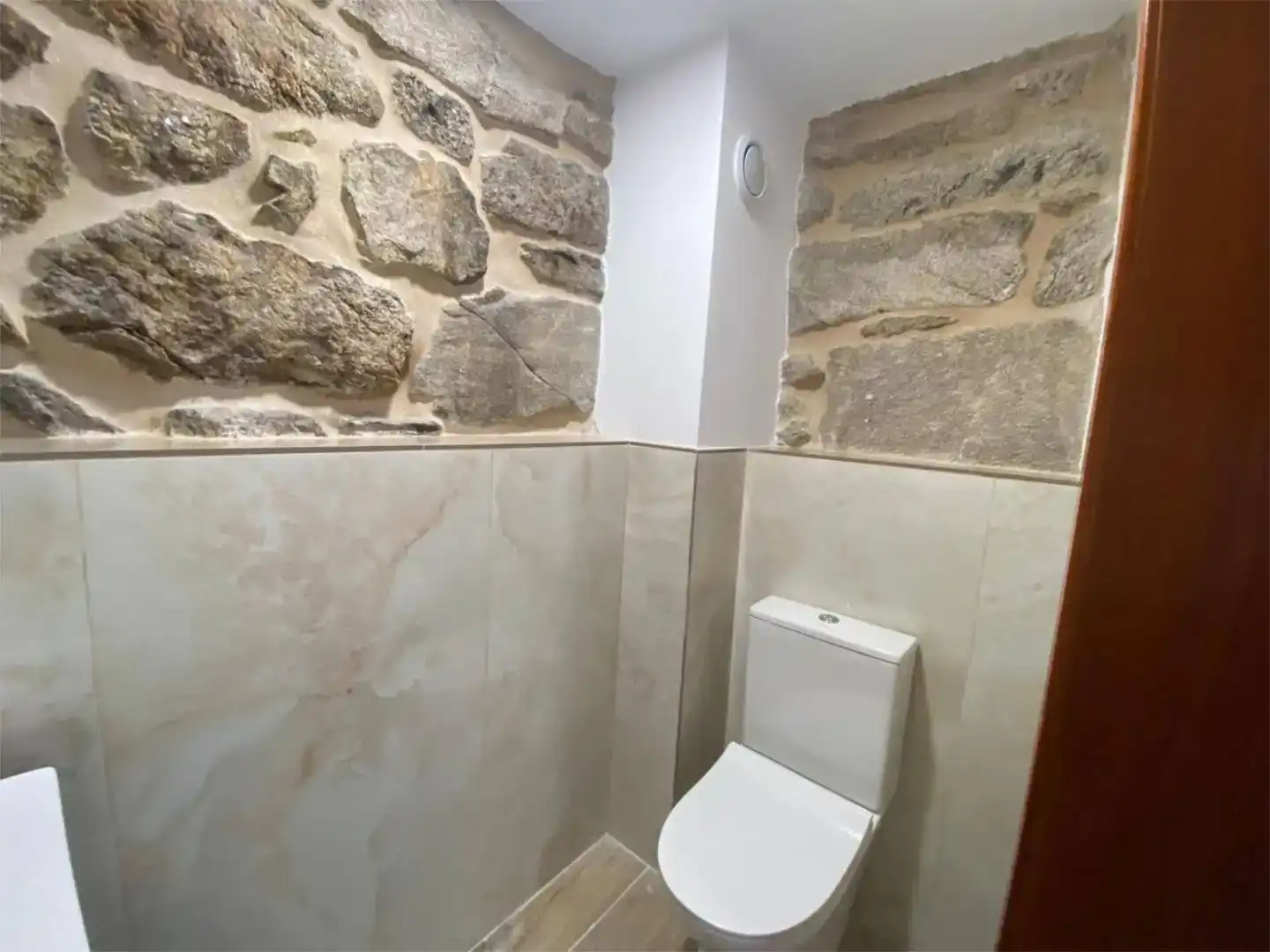 Badezimmer von Wohnung zur Miete in Melón mit Abstellraum
