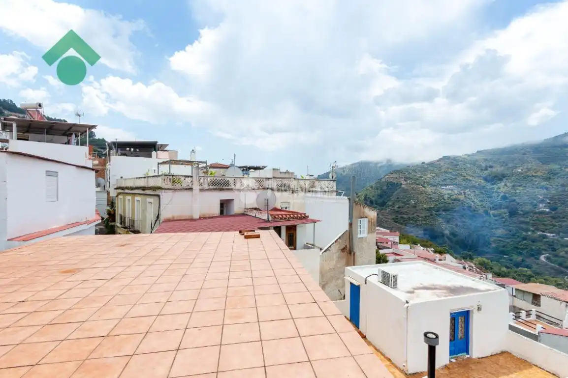 Vista exterior de Casa adosada en venda en Otívar amb Terrassa i Balcó