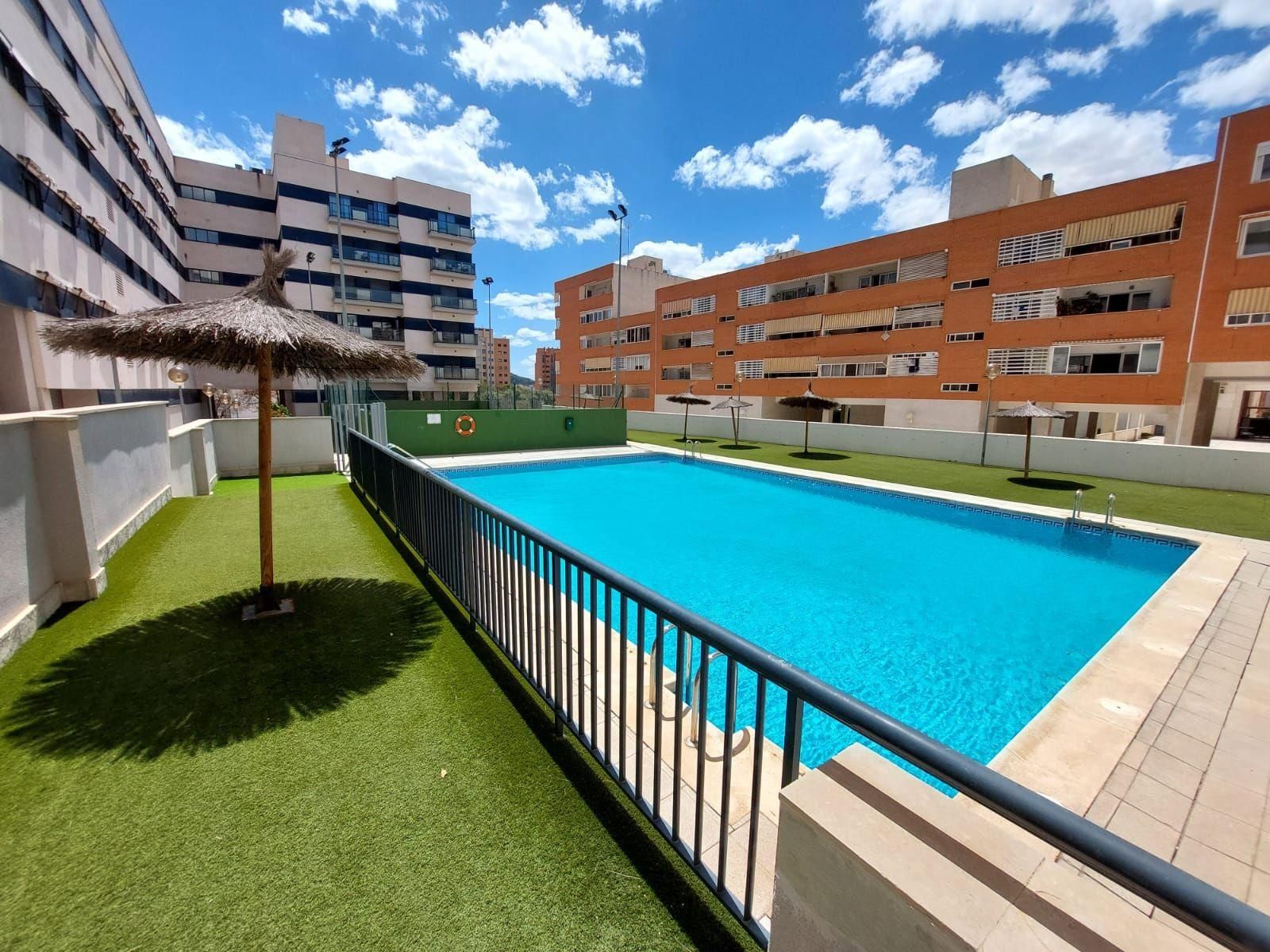Piscina de Apartament de lloguer en Alicante / Alacant amb Aire condicionat, Calefacció i Jardí privat
