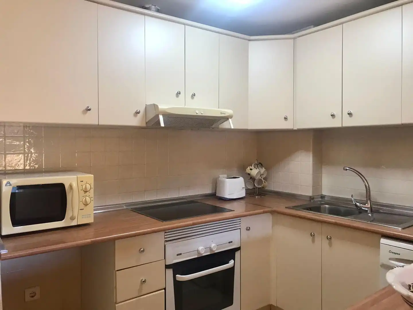 Cocina de Apartamento de alquiler en Fuengirola con Aire acondicionado, Terraza y Amueblado