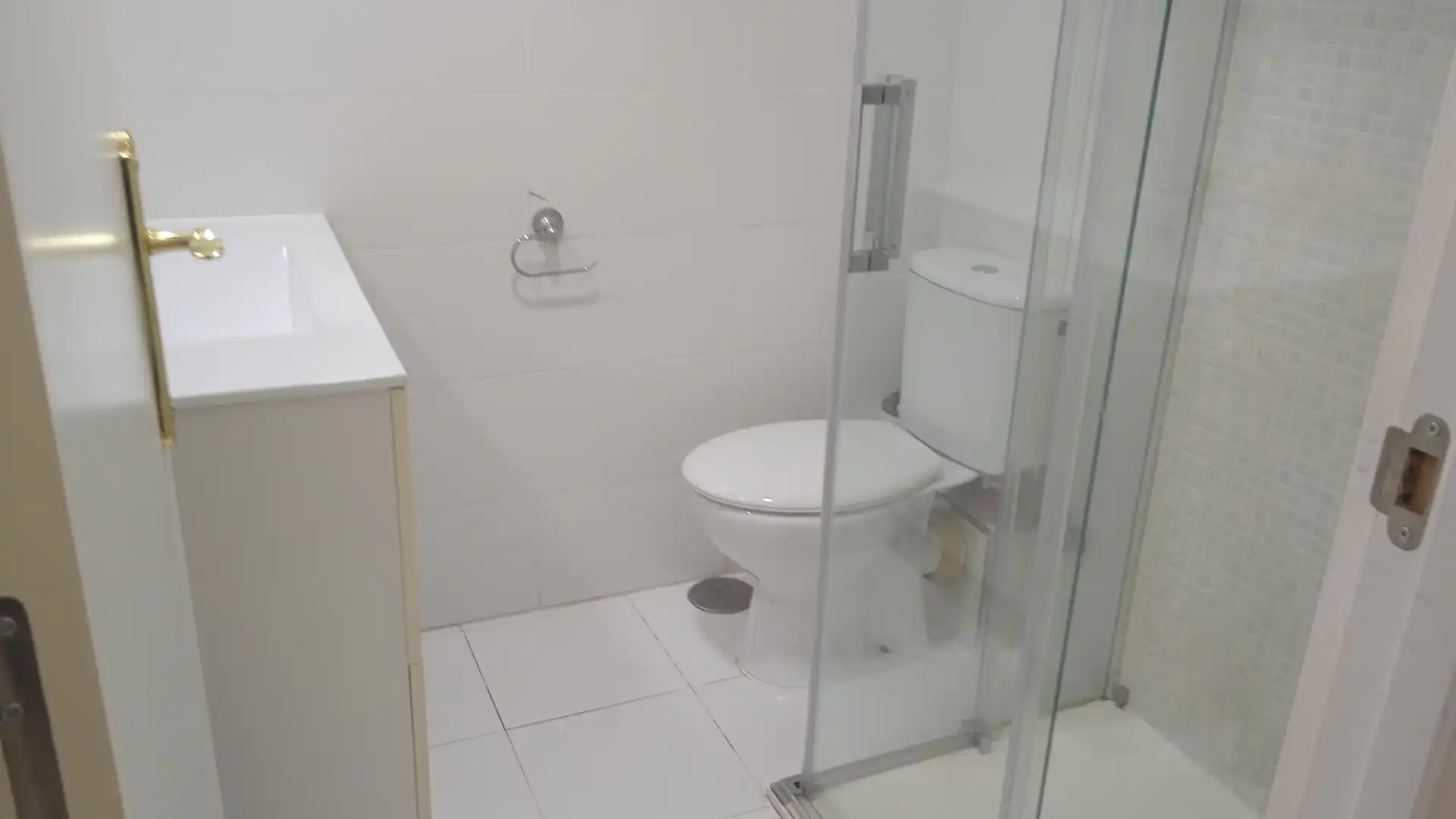 Bathroom of Flat for rent in Segovia  with Heating, Parquet flooring and Terrace