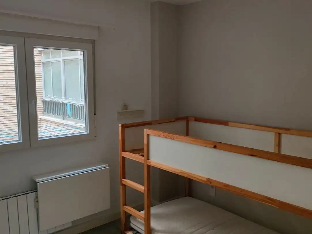 Bedroom of Flat for rent in  Zaragoza Capital  with Air Conditioner and Balcony
