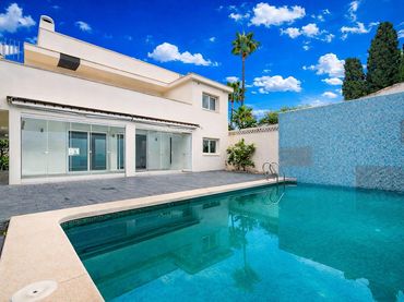 Casa bifamiliare con balcone in vendita a L'Albir