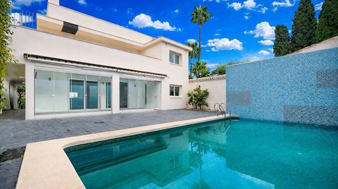 Espacioso chalet pareado de 250m2 con piscina y parking en el corazón del Albir