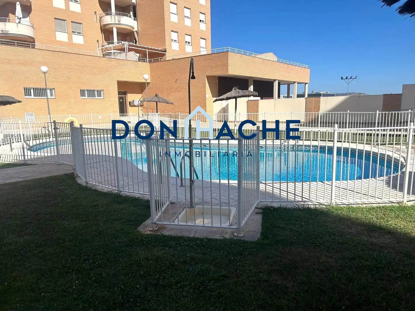 Piscina de Pis de lloguer en Mérida amb Terrassa, Traster i Moblat