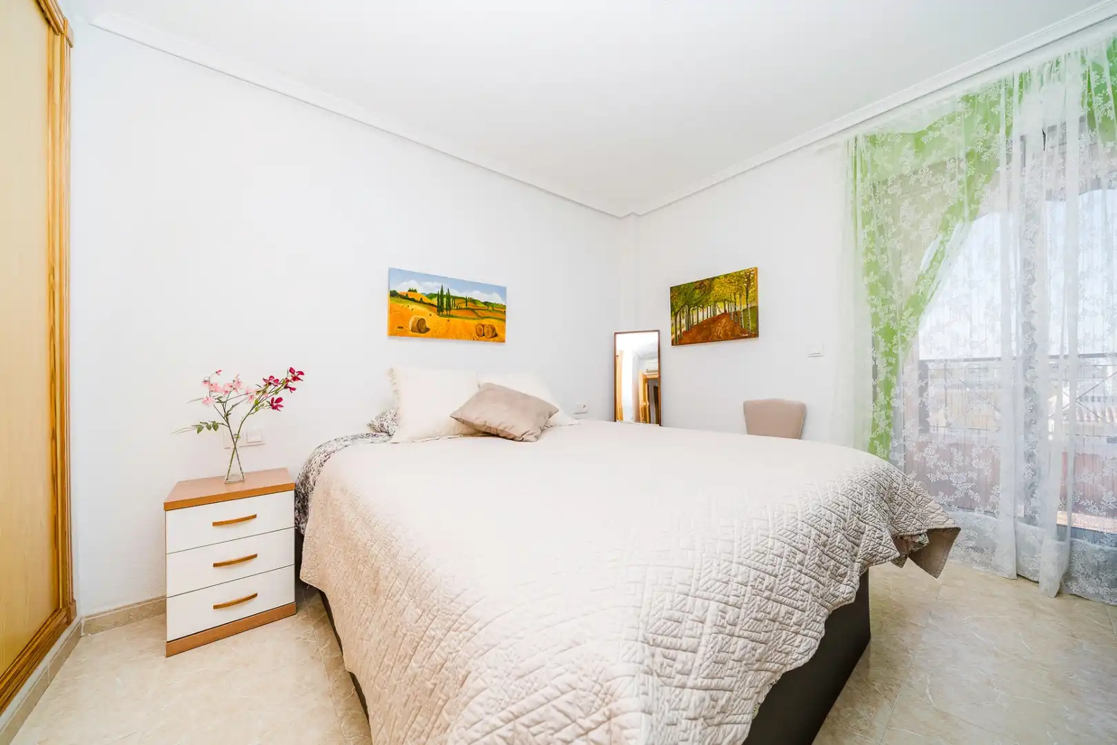 Attic for rent in La Florida