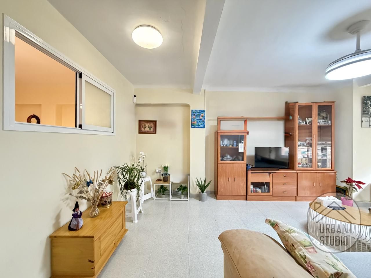 Living room of Flat for sale in Alicante / Alacant  with Air Conditioner, Furnished and Balcony