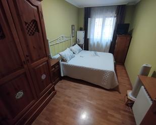 Dormitori de Apartament en venda en Viveiro amb Calefacció, Traster i Moblat