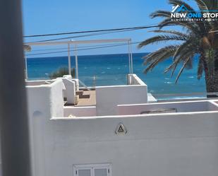 Vista exterior de Casa adosada en venda en Mojácar amb Jardí privat, Terrassa i Piscina
