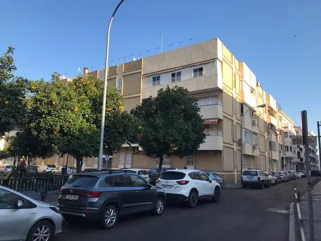 Vista exterior de Pis de lloguer en Sevilla amb Aire condicionat, Terrassa i Moblat