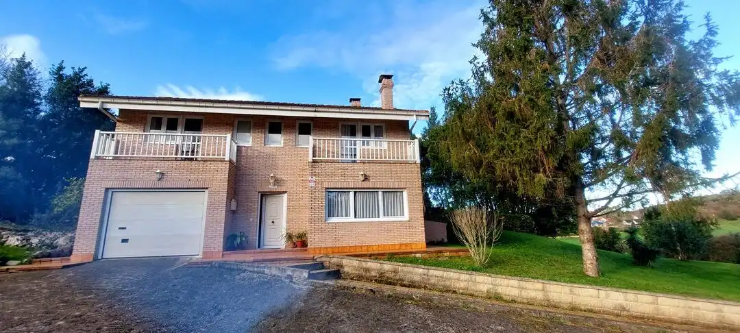 Außenansicht von Haus oder Chalet zum Verkauf in Camargo mit Heizung