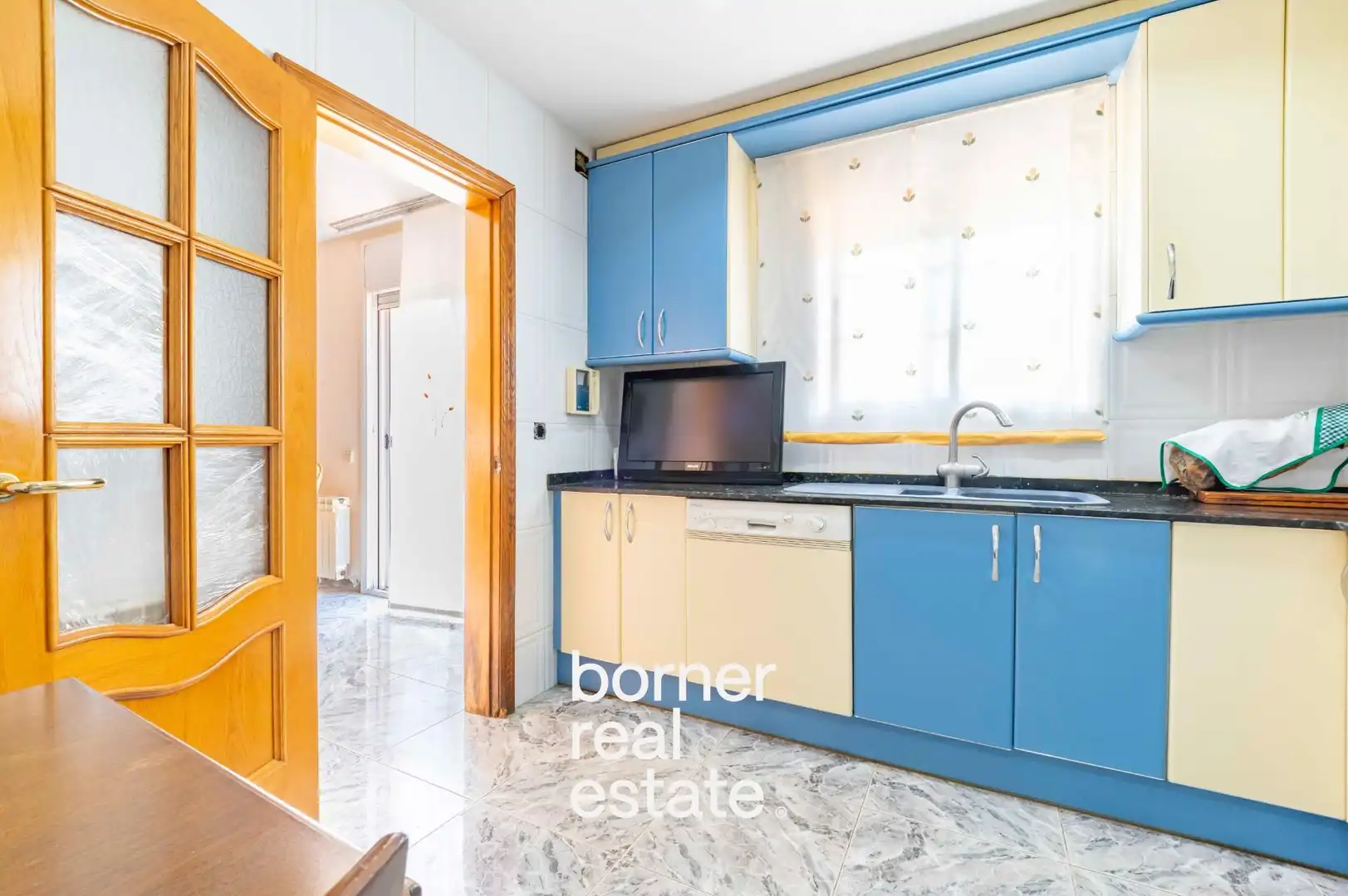 Vista exterior de Casa o xalet en venda en Sant Cugat del Vallès amb Aire condicionat, Calefacció i Jardí privat